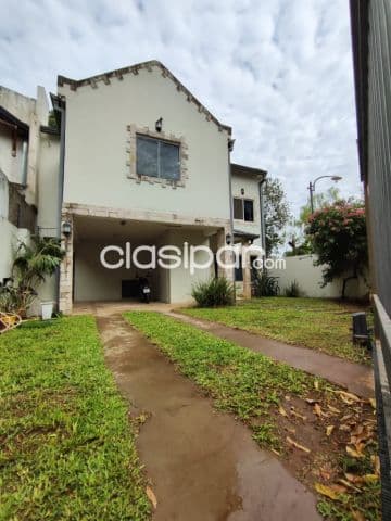 Casa de 4 dormitorios en Lambare zona Avda Bonifacio Ovando y Superseis Cacique