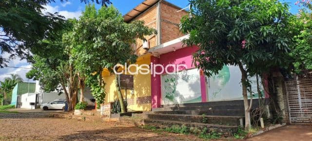 casa con salones comerciales en Pte Franco