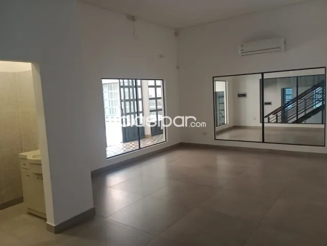 En el centro amplia casona refaccionada a nueva en la zona de palma y montevideo — foto 4