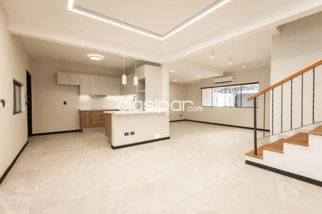 Hermoso y amplio duplex en esquina barrio mariscal estigarribia, foto 2