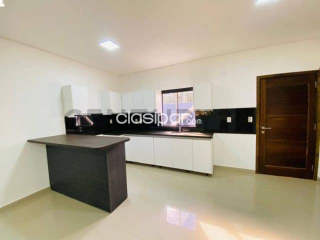 Duplex a estrenar en esquina, en Mora Cué, zona Tupa Rekavo