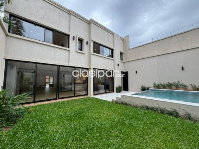 Residencia A ESTRENAR en Venta 4 Suites en Mburucuya