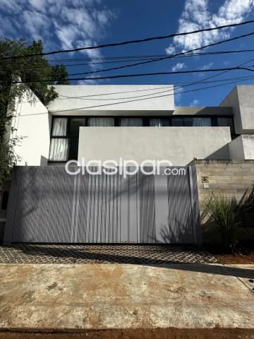 Mburucuya: Elegante ubicación, 3 dormit, confortable recepción, jardín, piscina, garages — foto 2