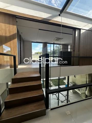 Mburucuya: Elegante ubicación, 3 dormit, confortable recepción, jardín, piscina, garages — foto 5