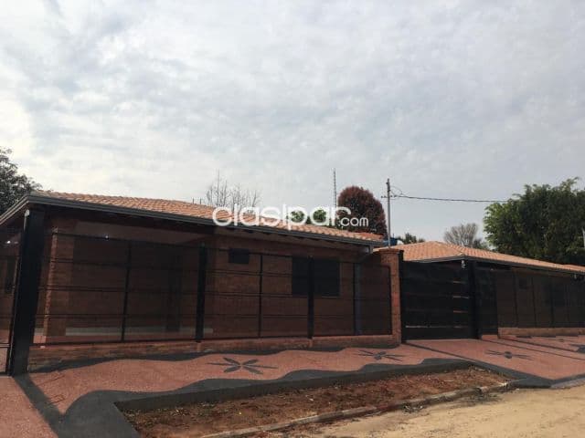 Casa en capiata km 18 ruta 2. Cod 5384