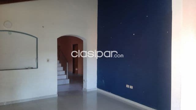 En venta amplia casa de dos pisos - Luque maka`i