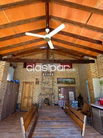 Hermosa casa con amplio patio en atyra