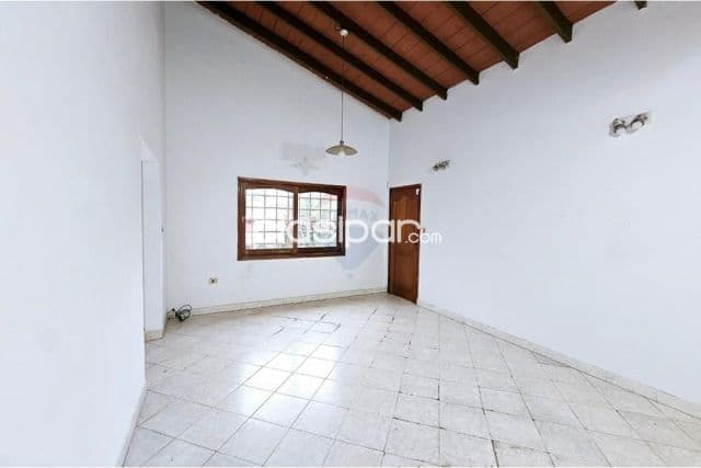 Casa en esquina en Fernando de la Mora zona norte