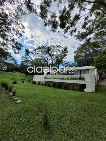 Amoblada Casa de Fin de Semana en Condominio Cerrado con Vista al Lago