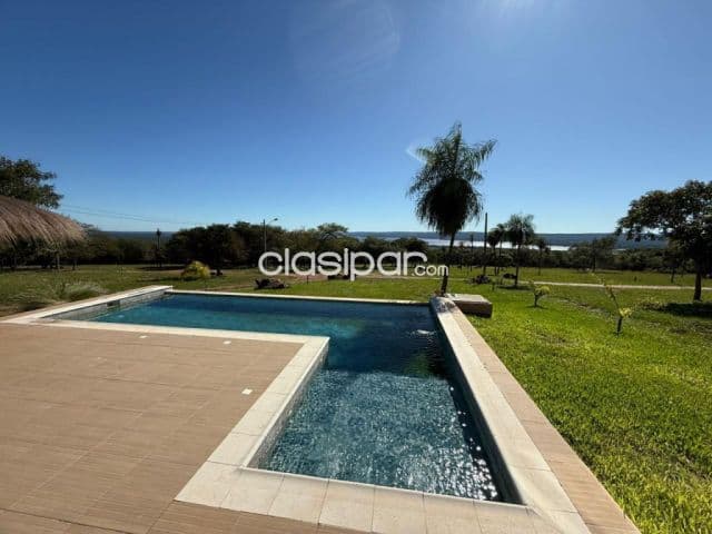 Se vende Casa de 4 Dormitorios en suite, con vista al Lago. Amoblada