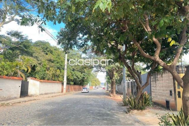 Terreno de 2500 m2 en stma.Trinidad a 300 mtrs d avda.artiga ideal p/logistica y otr