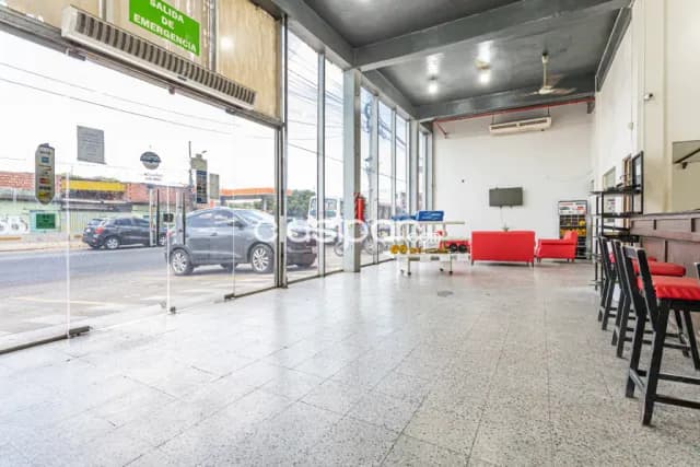 Importante local comercial sobre avenida importante — foto 4