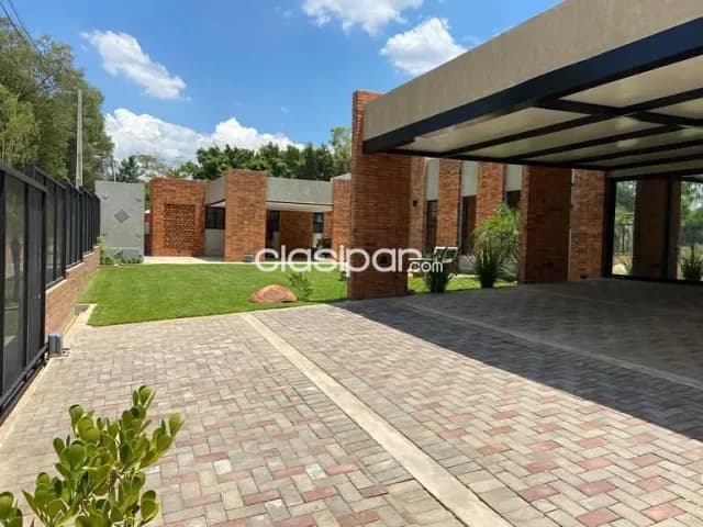 Surubi`i, venta/ alquiler: Inigualable residencia, amplios ambientes, gran jardìn, quincho, foto 3