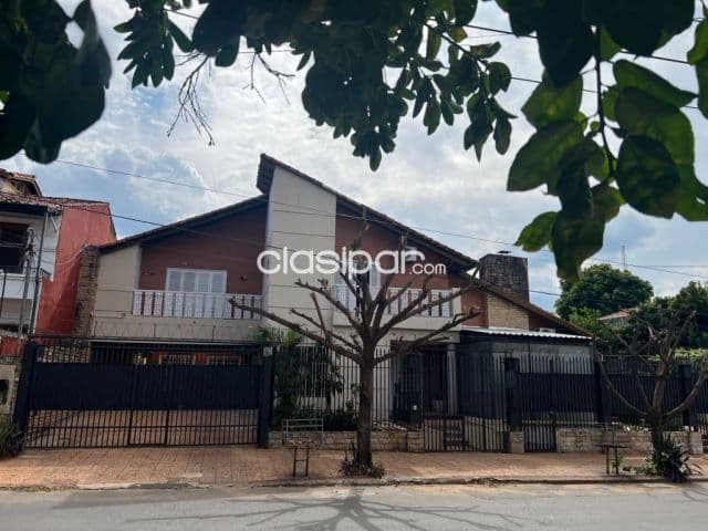 Residencia para oficina en barrio Jara cod 5622