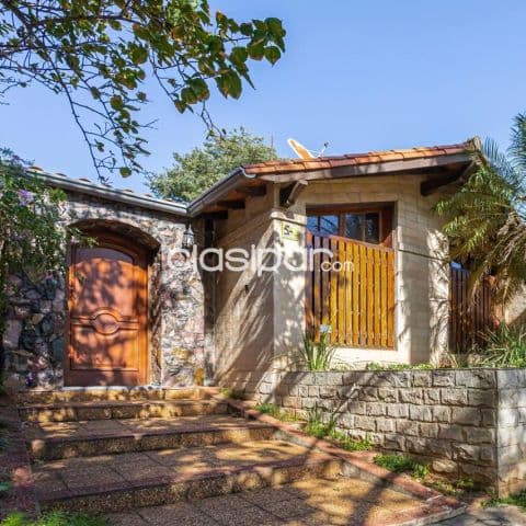 importante vivienda en los Laureles
