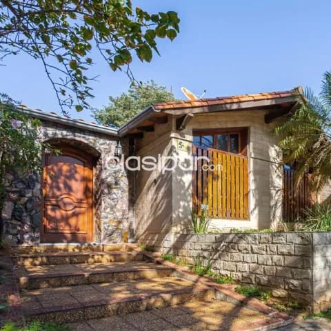 importante vivienda en los Laureles, foto 2