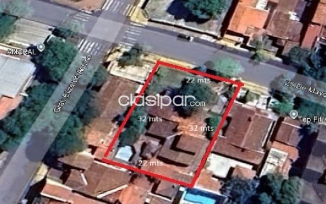 Amplio terreno con construcción en barrio ciudad nueva