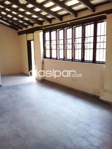 Prox Col Cristo Rey Bajo De Precio Amplia Casa Lista P Habitar 795000000 Gs, foto 3