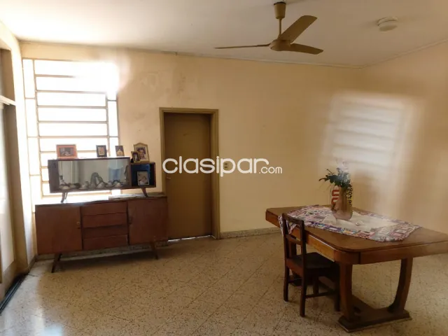 Sajonia, prox. Estadio defensores: Recepción, escritorio, 5 dormitorios, jardín, foto 4