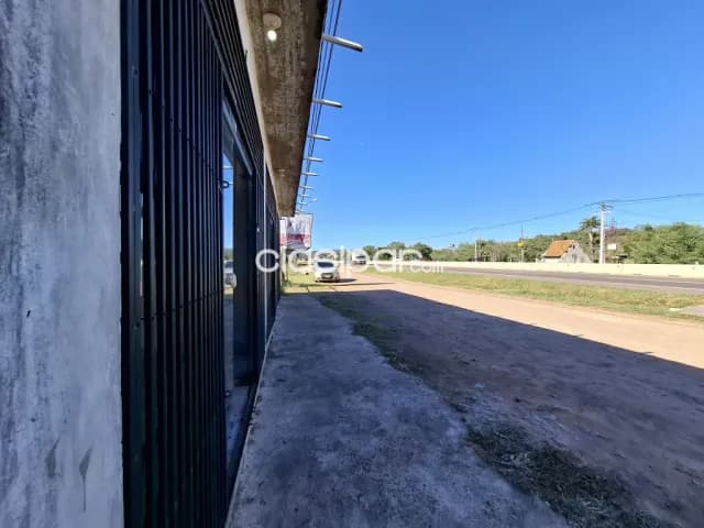 Amplio terreno con 3 salones comerciales — foto 3