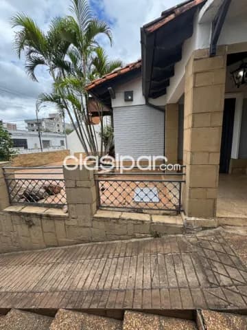 Sajonia, centro: Vendo casa, 3 dormitorios, 330 m2, cocheras, 125.000 usd — foto 3