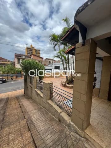 Sajonia, centro: Vendo casa, 3 dormitorios, 330 m2, cocheras, 125.000 usd — foto 4