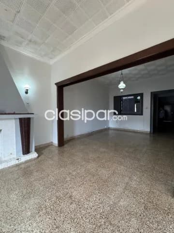Sajonia, centro: Vendo casa, 3 dormitorios, 330 m2, cocheras, 125.000 usd — foto 5