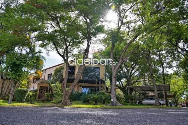 Cond. Botánica 3: Elegante residencia, en ykua sati, 3 máster suites, piscina, seg. 24/7 — foto 3