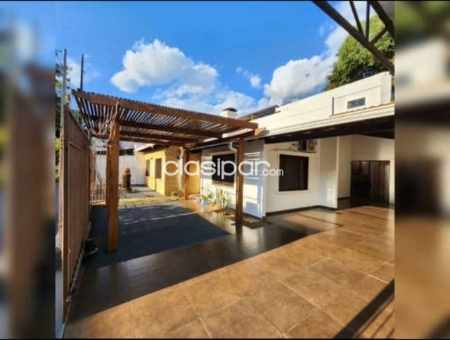 Casa semi amoblada en área 1 cde