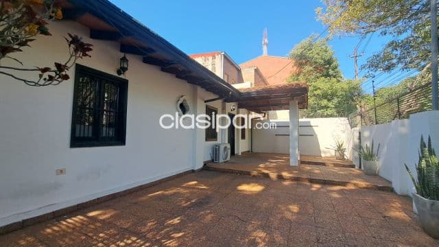 Casa en barrio bernardino caballero