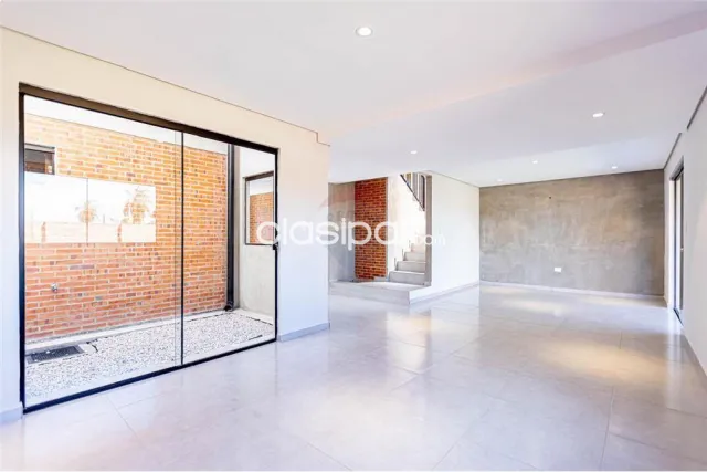 Lujosa casa de 3 hab (con placares), cocina amob, quincho c/parrilla y amplio patio — foto 4