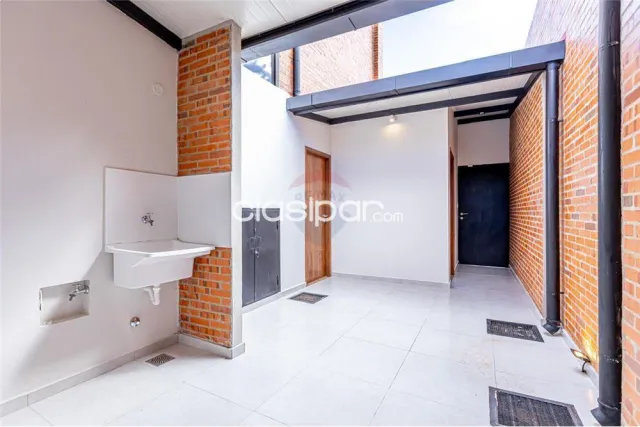 Lujosa casa de 3 hab (con placares), cocina amob, quincho c/parrilla y amplio patio — foto 5