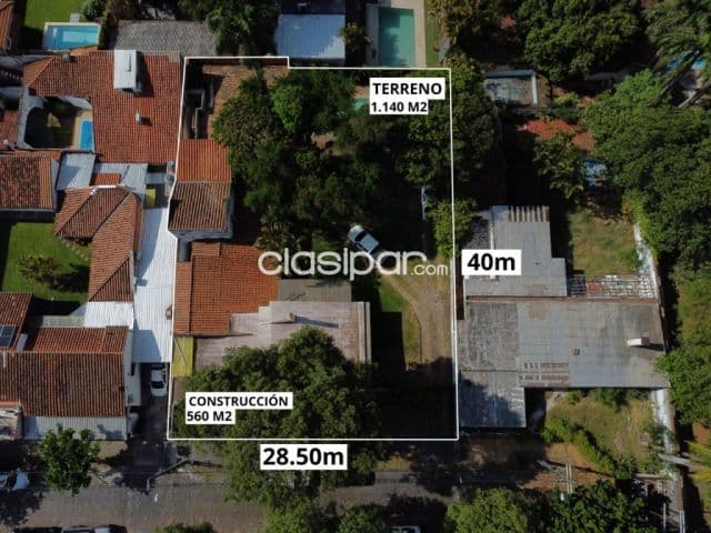 Amplia casa en barrio residencial de Asunción