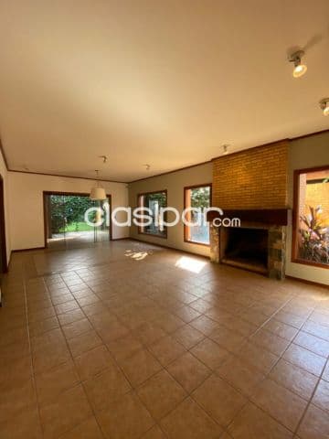 Amplia Casa de 629 m2 en Mburucuyá - LHO7163291 — foto 1