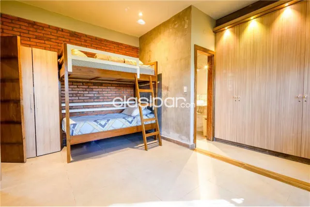 Lujosa casa en lambare 3 plantas zona residencial a mtrs del yacht y golf club — foto 2
