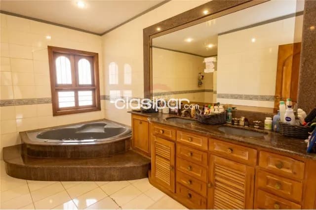 Lujosa casa en lambare c/4 hab.2 suites c/piscina inmediaciones de avda.peron, foto 3