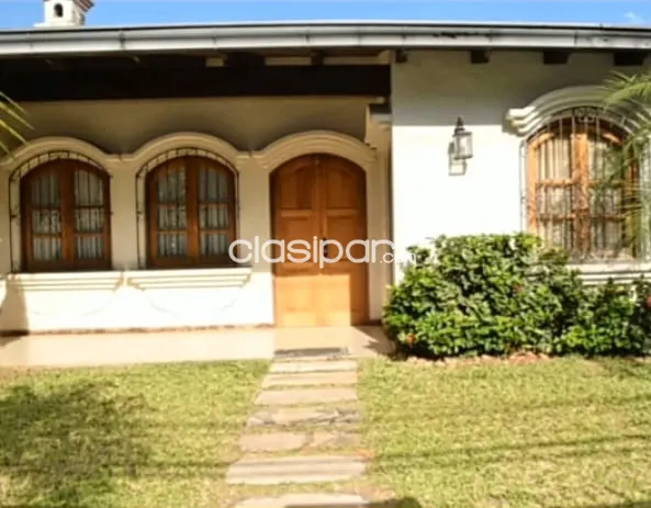 Recoleta, Villa Morra: 637 m2, amplios ambientes, 4 domitorios, jardín, piscina, foto 2