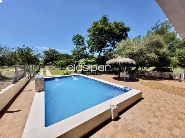Hermosa casaquinta en aregua-ecos del lago — foto 3
