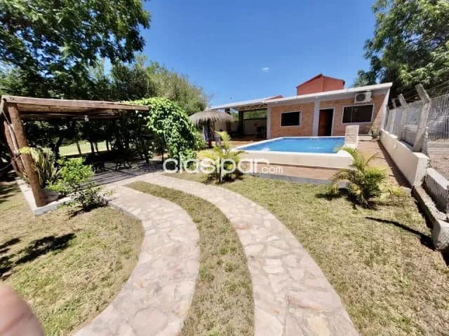 Hermosa casaquinta en aregua-ecos del lago — foto 2