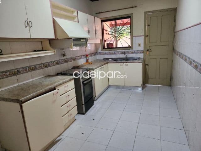 Casa en venta zona 4to barrio Luque