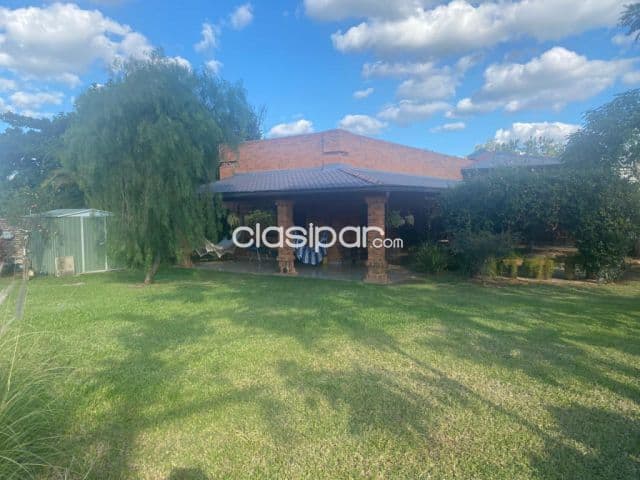 Surubi-í: 1.321 m2, confortable residencia tipo country, 3 dormit, amplios ambientes, jard