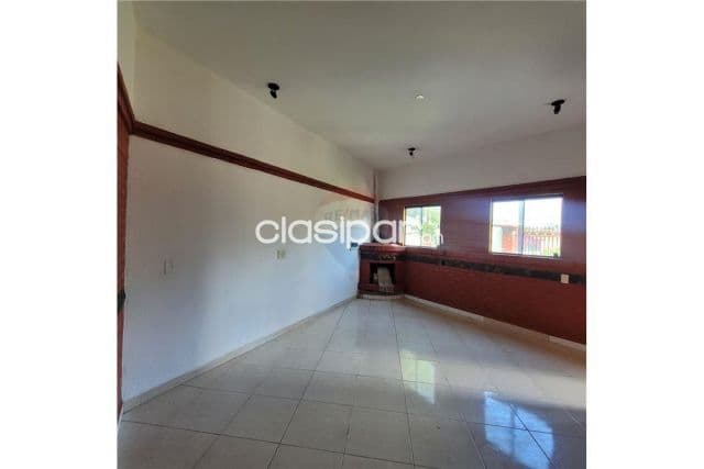En oferta casa de dos plantas en Villa Elisa