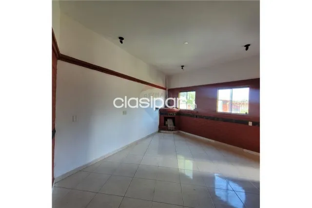 En oferta casa de dos plantas en Villa Elisa — foto 2