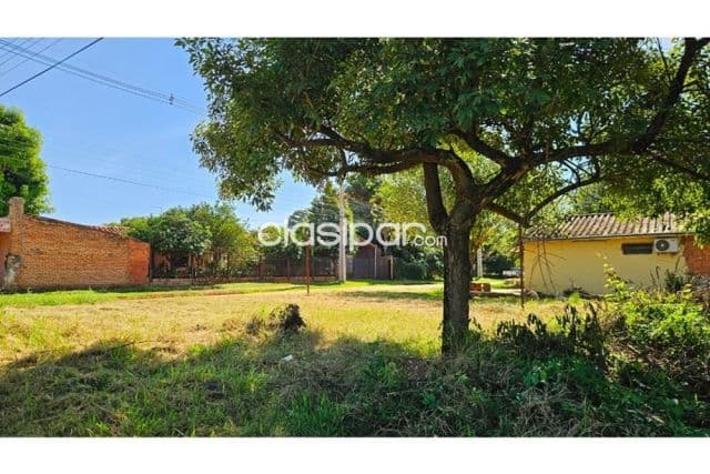 Terrreno en esquina, 372 m2. Yka á-Luque