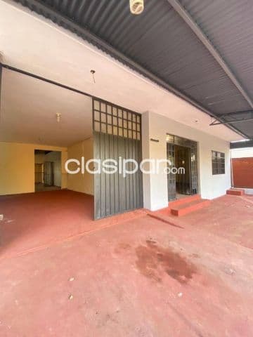 En venta salon comercial con deposito laurelty San Lorenzo — foto principal