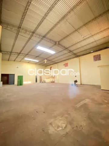 En venta salon comercial con deposito laurelty San Lorenzo — foto 3
