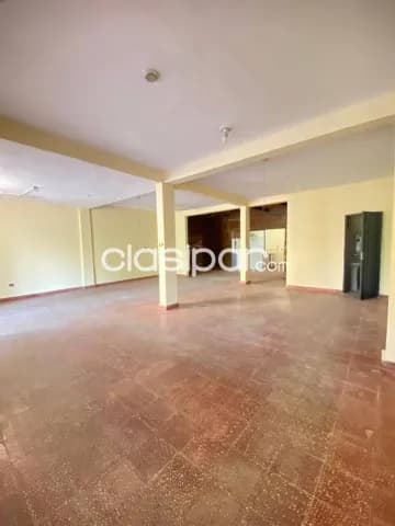En venta salon comercial con deposito laurelty San Lorenzo — foto 4