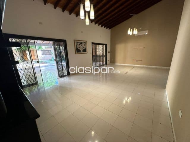 En venta !! Propiedad a remodelar o demoler sobre avda 1 de marzo-Lambaré