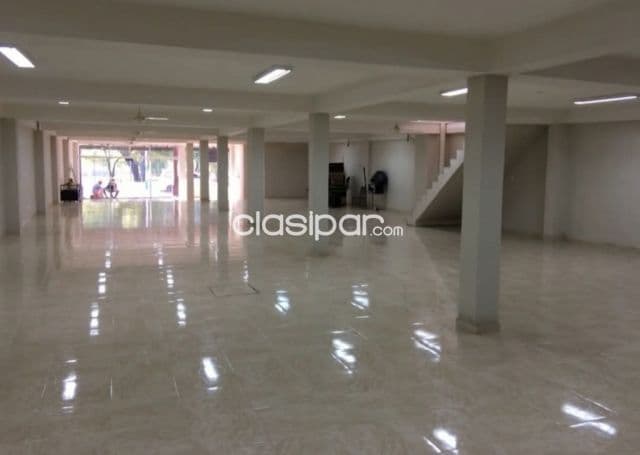 Salon en el centro de Luque cod 3101 — foto 1