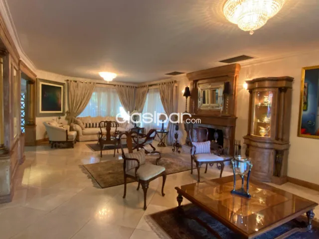 En venta Residencia de 4 Dormitorios en suite, en barrio Carmelitas, foto 3
